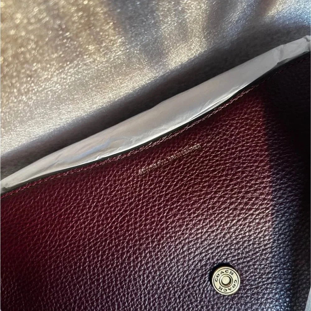 Brand new Coach Legacy Shoulder/Crossbody Bag - Picture 4 of 5